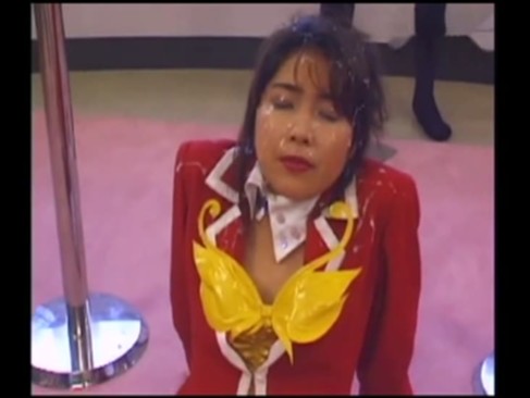 昭和感が満載の三十路美女に着衣のままぶっかけ隊集合！