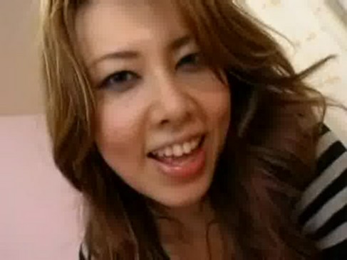 爆乳痴熟女がちんぽを手コキしフェラチオする