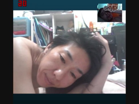 ブサイクおばさんがライブチャットでオナニー晒す