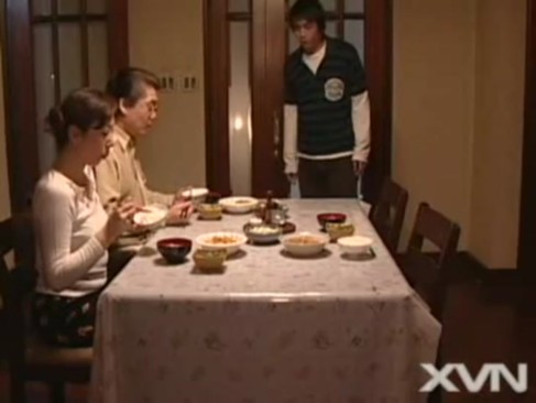 五十代完熟ボディの淫乱美熟女が旦那に息子にハメまくる近親相姦
