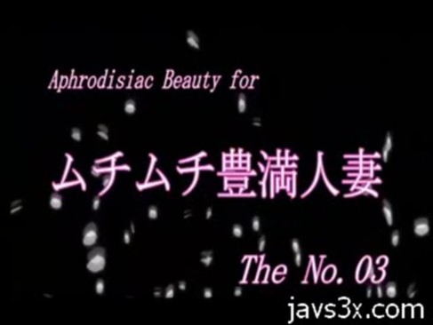 むちむち豊満人妻の身体を辱める変態医師