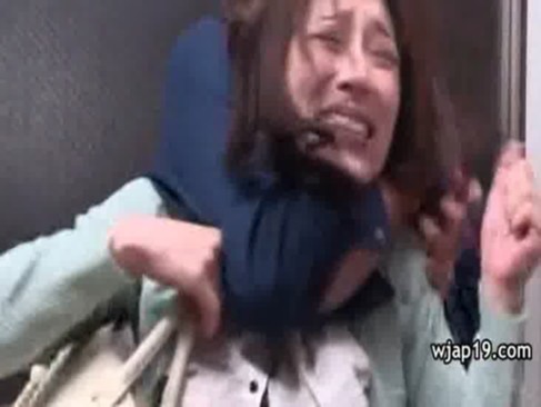 束縛され犯される人妻無修正 