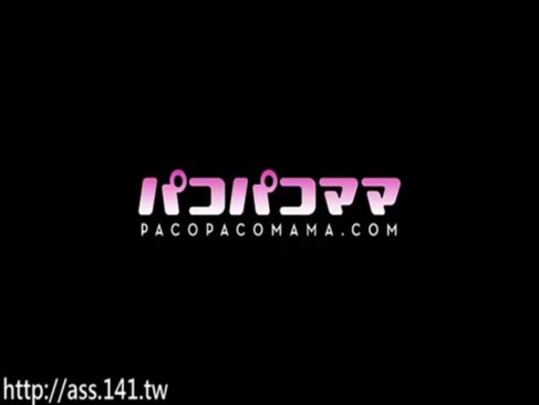 爆乳美熟女に競泳水着を着せて生チンフェラしてもらう
