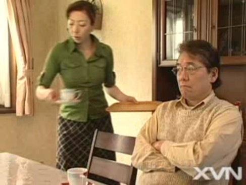垂れ乳熟女お母さんがモザイクなしの近親相姦