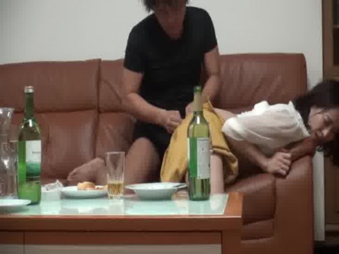 美人妻を旦那が他人とセックスさせる隠し撮りセックス