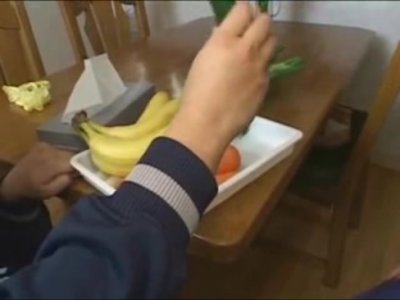 裸エプロン淫乱妻を高速ピストンガン突きセックス