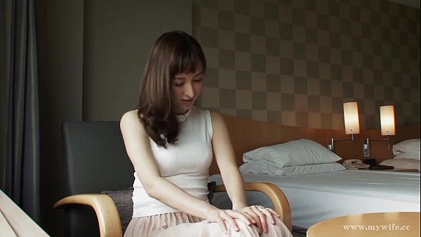 極上素人スレンダー美乳な人妻と昼間から絡み合う濃厚セックス