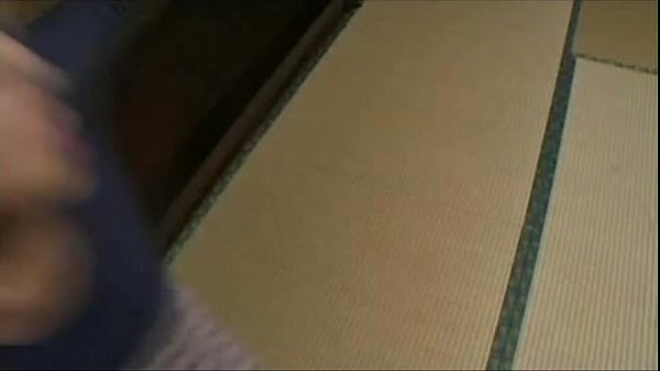 お隣さんと絡み合い生ハメ不倫セックスで中出しさせる淫乱妻