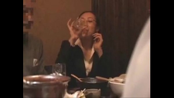 熟女OLが酔っ払てバックで突かれて乱れなまくる