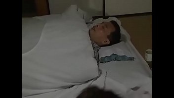 痴女過ぎ四十路の人妻が旦那を裏切り中出しセックス