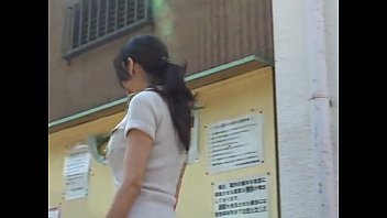 四十路のスレンダー美乳美熟女のボカシなしの生ハメセックス