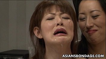 ロープで拘束された美熟女OLが同僚の痴熟女と男性社員に凌辱される