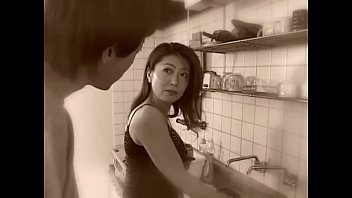 五十路スレンダー熟女がモザなしファックで絡み合う