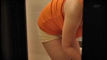 隣のお事の言いなりになるむちむち巨乳若妻の不倫中出しセックス