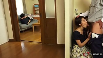 旦那いるのに浮気相手とエロ行為する巨乳スレンダーボディの美人若妻