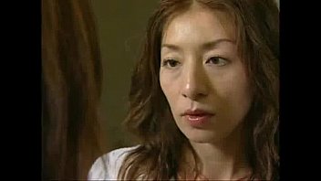 2人のビッチな痴熟女が女子高生と絡み合う