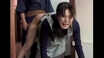 専業主婦が昼間に義父にバックでガン突きされるエロビデオ | レディーババ