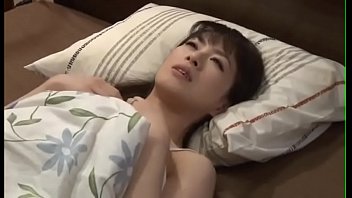 疼きまくるおまんこ手マンオナニーする四十路熟女のエロ動画