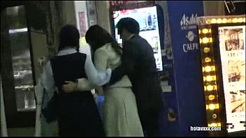 四十路の母親と女子高生の娘がレイプされるエロ動画