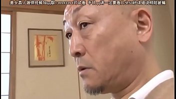 四十路の妖艶熟女が男を誘惑して絡み合うエロ動画