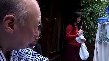 禁断介護でおじいちゃんの性玩具になる三十路の人妻