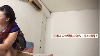 生チン手コキし生挿入させ絡み合う四十路熟女娼婦のエロ動画