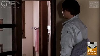 清楚に見えるムッツリ人妻が不倫中出しセックスで絡み合う