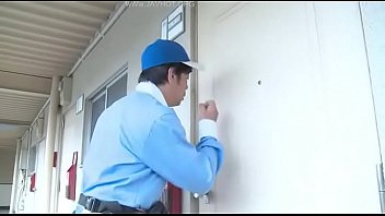 欲求不満な四十路熟女が手当たり次第にハメまくるエロビデオ