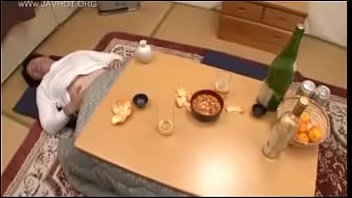 むっちりボディの爆乳五十路熟女が息子と近親相姦するエロビデオ
