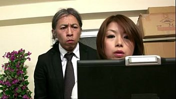 三十路のビッチな美熟女OLが生ハメファックで絡み合う
