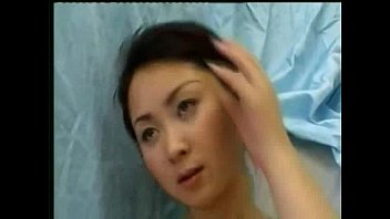 美乳スレンダーボディの美熟女が無修正ガン突きセックス