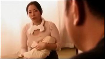母乳が溢れる三十路の巨乳熟女がセールスマンと不倫セックス