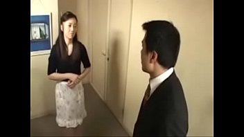 欲求不満な五十路の母親が近親相姦で交じり合う