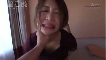 真昼間から旦那以外の男と絡み合う三十路の人妻不倫セックス