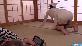 ドスケベ美熟女家政婦が雇い主の下の世話までする生ハメ無修正動画
