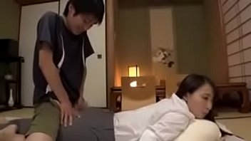 男を誘惑する美尻の若妻が生ハメ中出しセックスで乱れまくるエロ動画