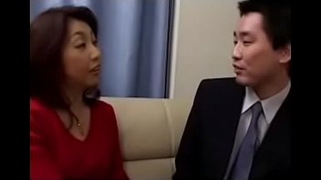 ミニスカパンチラ四十路美熟女が男を誘惑して絡み合うガン突きセックス