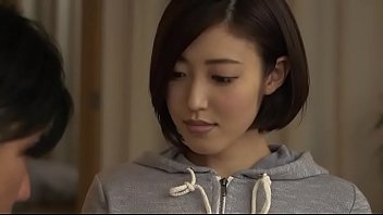 ノーブラパジャマ姿の若妻が旦那の同僚と不倫セックスで顔射されるエロ動画