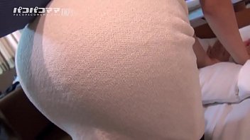 貧乳スレンダーボディの三十路美熟女がモザなしエロ行為で絡み合う裏ビデオ