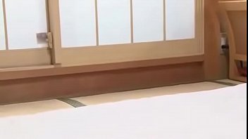 子供に恵まれない夫婦が代理中出しで違う男と性交渉するエロビデオ