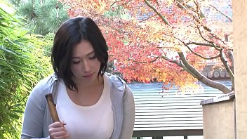 三十路の巨乳人妻が連続中出しセックスで絡み合う