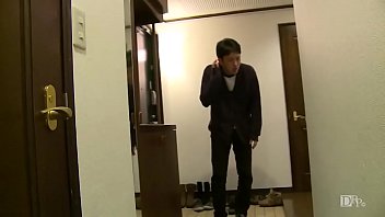 四十路の巨乳美熟女がオナニー見られて犯される無修正動画