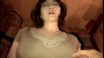 豊満垂れ乳ボディの五十路素人熟女の拘束中出し生ハメセックス