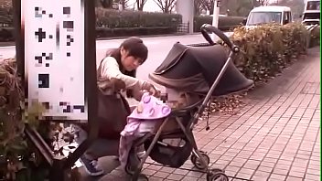 欲求不満な若妻と満員バスで痴漢行為からのガン突きセックス