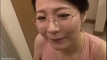 豊満熟女ボディの五十路お母さんが思春期息子と絡み合う近親相姦 | レディーババ