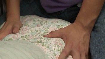 息子に生チン生挿入され欲情し近親相姦で絡み合う四十路熟女