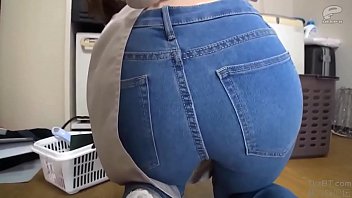 美尻の家政婦に欲情しバックでガン突き濃厚セックス