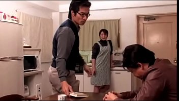 旦那の入浴中に義弟と絡み合う三十路人妻の近親相姦