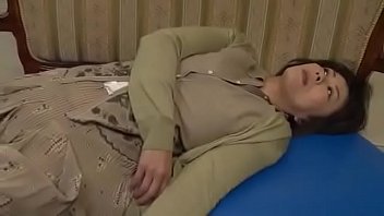 寄進相姦生ハメで絡み合う母子のエロ動画