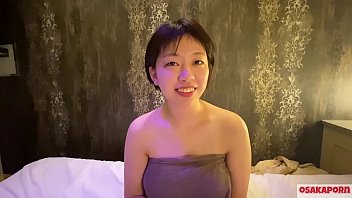 三十路の素人爆乳熟女が全裸で拘束されるエロ動画